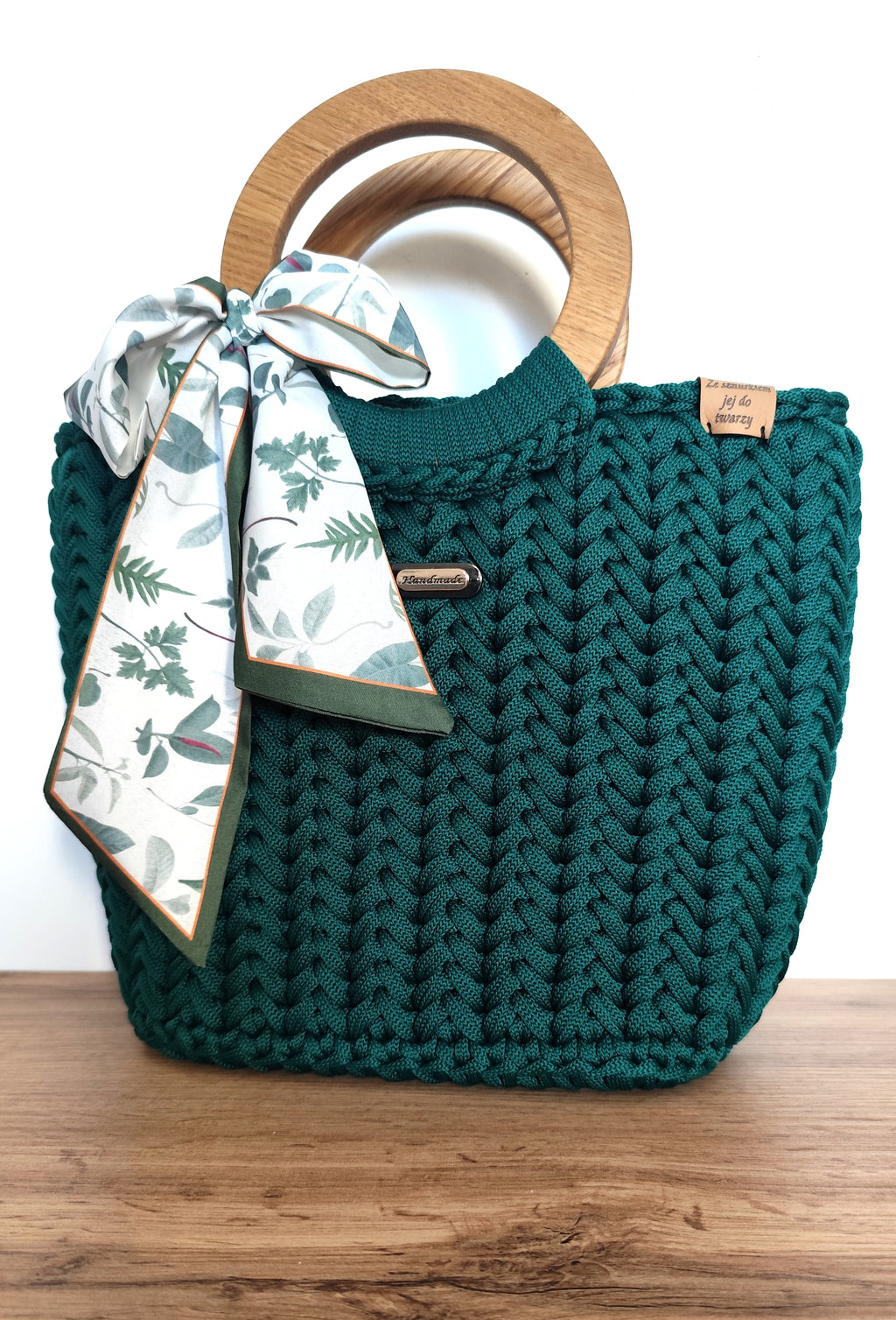 Szmaragdowa torebka kuferek ręcznie robiona z kokardą - widok z przodu