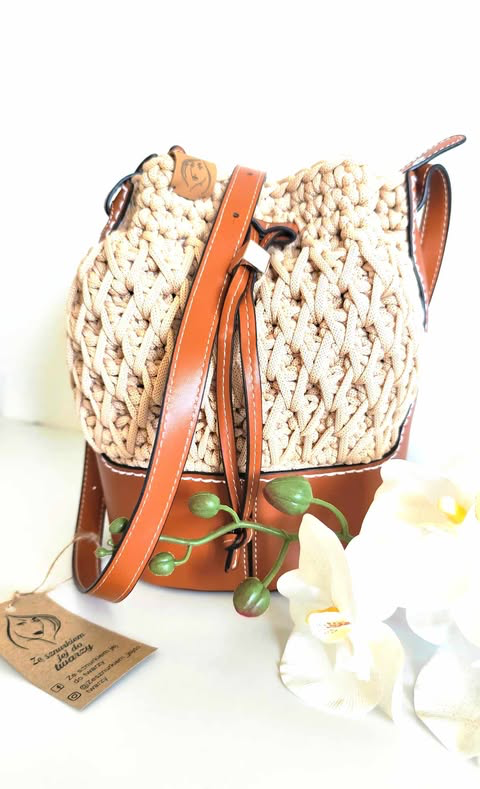 Torebka w kolorze j. beżu