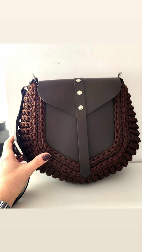 Torebka Listonoszka ze skórą