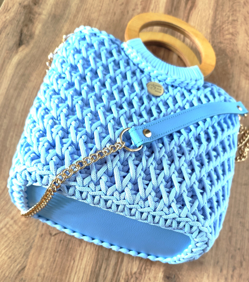 Ręcznie robiona torebka ze sznurka Lodowy błękit – widok z dołu 