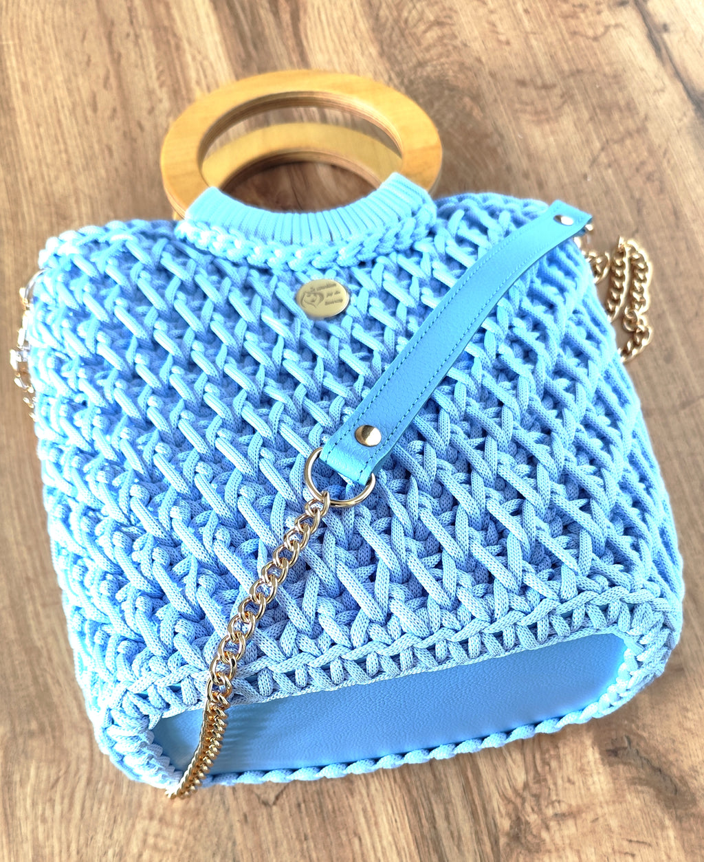 Ręcznie robiona shopperka Lodowy błękit ze sznurka bawełnianego - widok z dołu 
