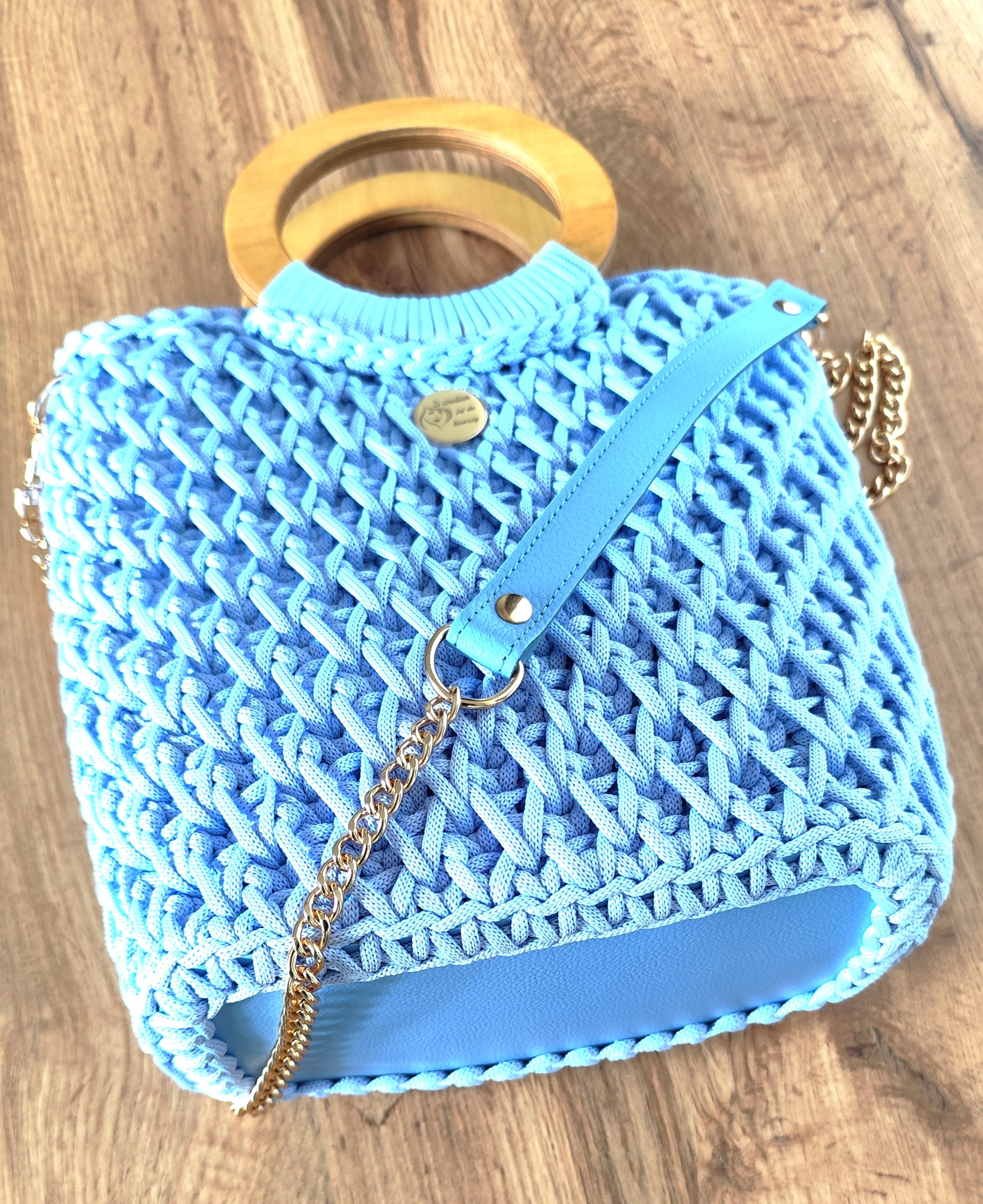 Ręcznie robiona shopperka Lodowy błękit ze sznurka bawełnianego - widok z dołu 