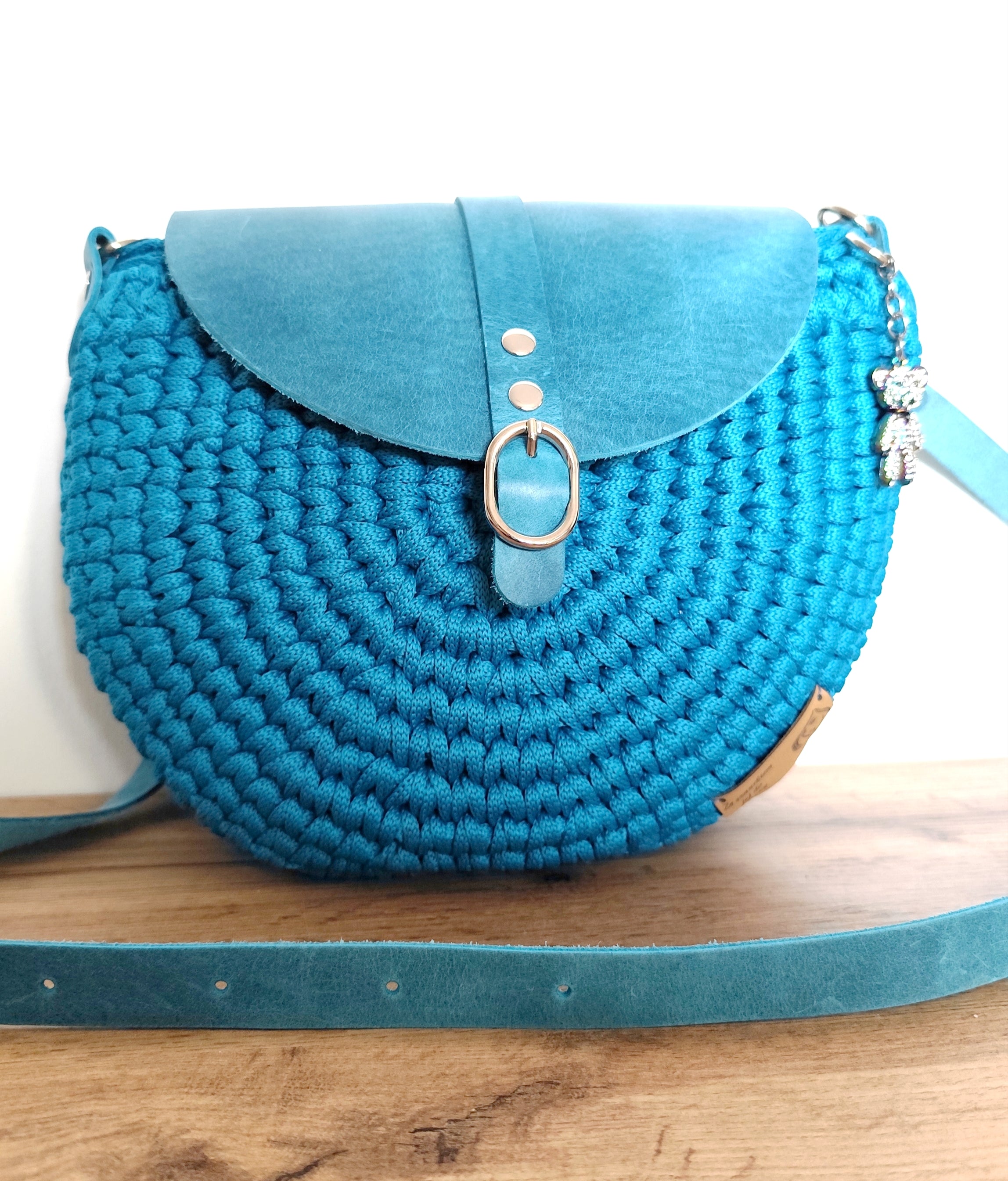 Ręcznie robiona torebka Morski błękit ze sznurka z turkusowym paskiem skórzanym